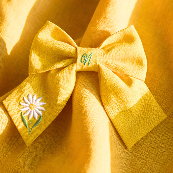 Yellow linen hair bow with daisy embroidery – Handmade bow for girl
